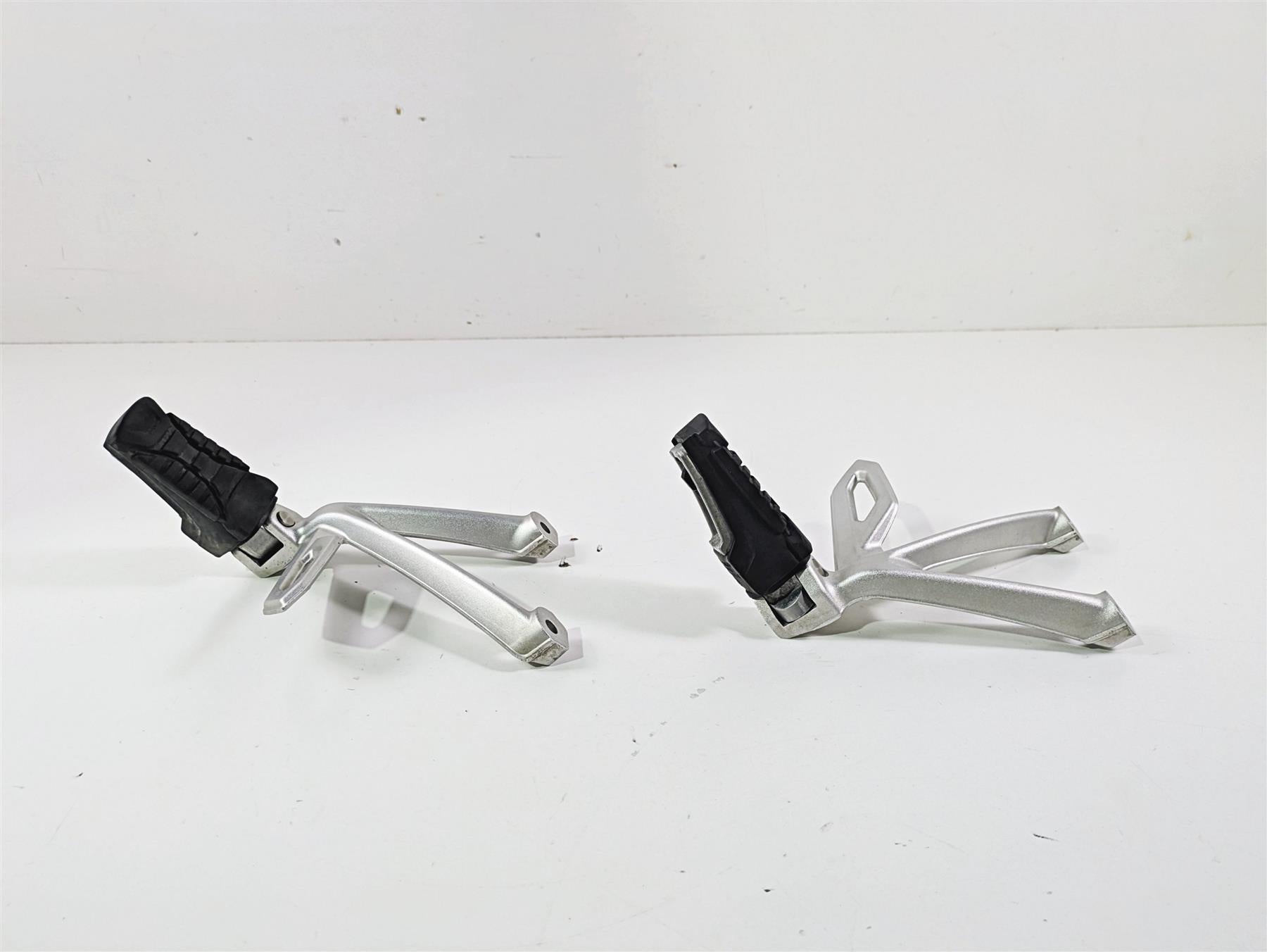 2015 BMW R1200 GS Adv K51 Rear Passenger Footpeg Set 46718526741 46718526742 {{ shop.shopifyCountryName }} - Mototech271