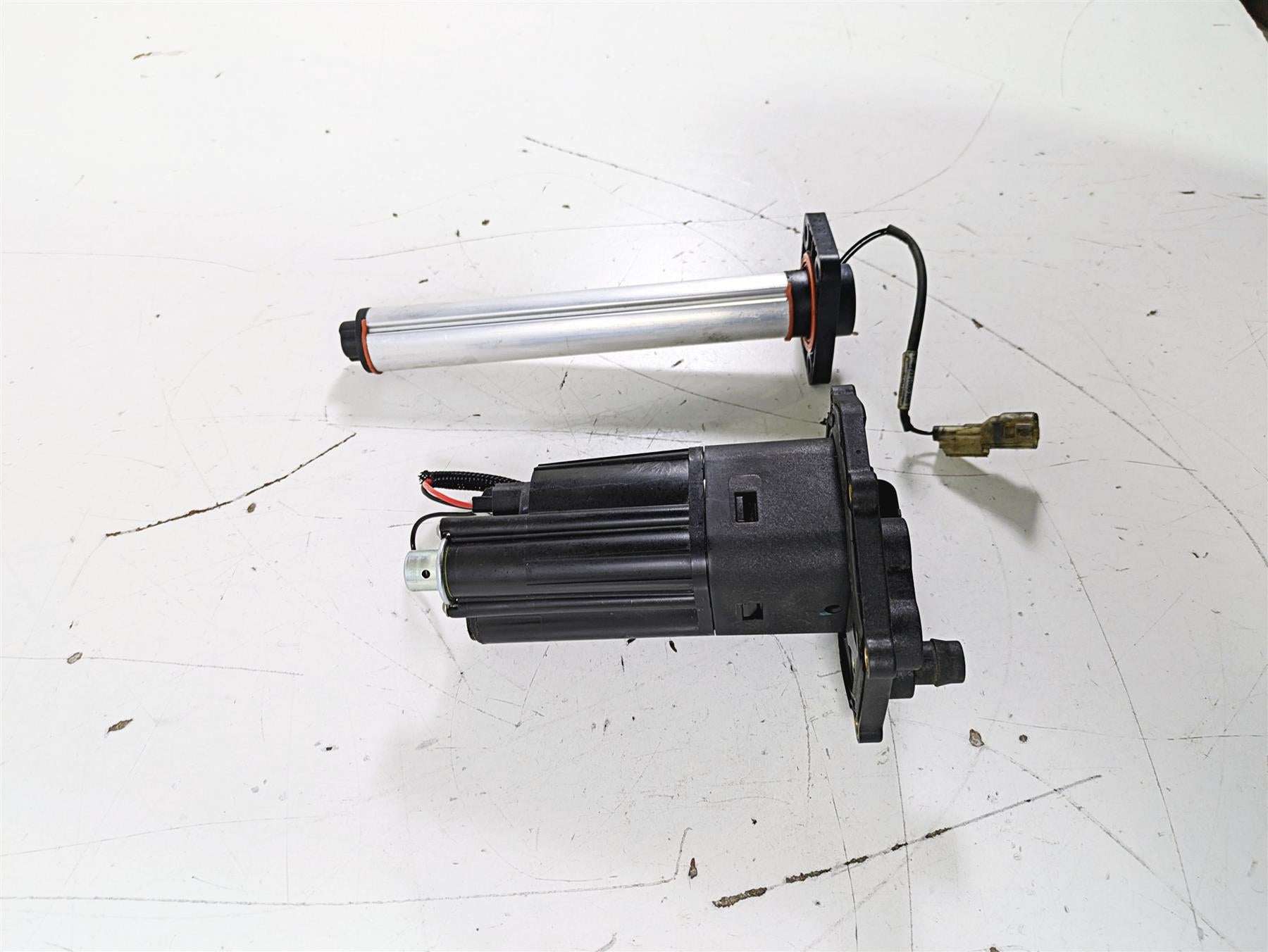 2017 Ducati Monster 1200 S Fuel Gas Petrol Pump & Sender 16024181A 59210251B | Mototech271
