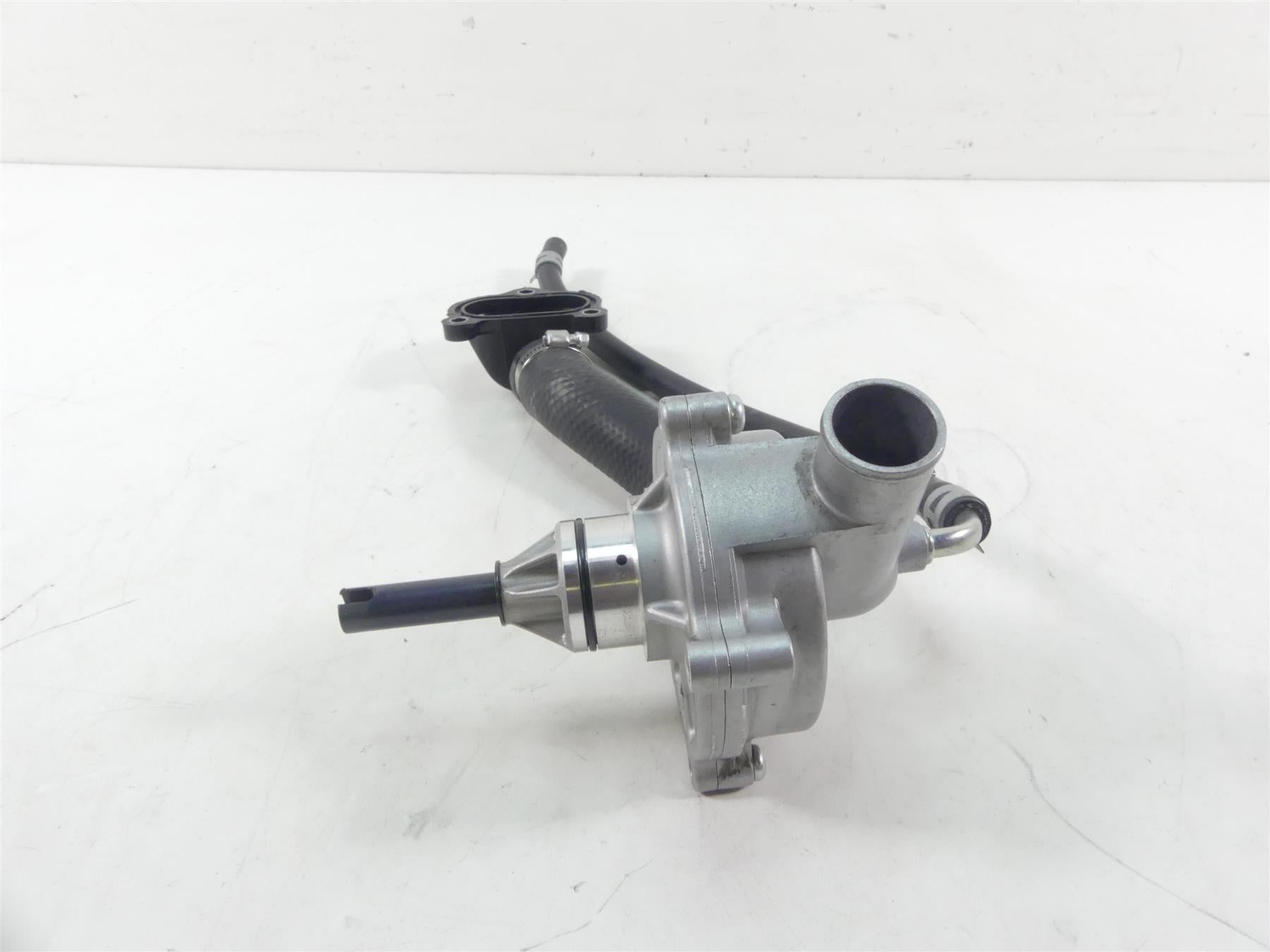 2020 Suzuki GSX1300 R Hayabusa Water Pump + Hoses Set 17400-24F10 {{ shop.shopifyCountryName }} - Mototech271