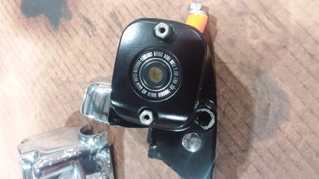 2002 Harley Touring FLHRCI Road King 11/16 Front Brake Master Cylinder 45013-96 {{ shop.shopifyCountryName }} - Mototech271