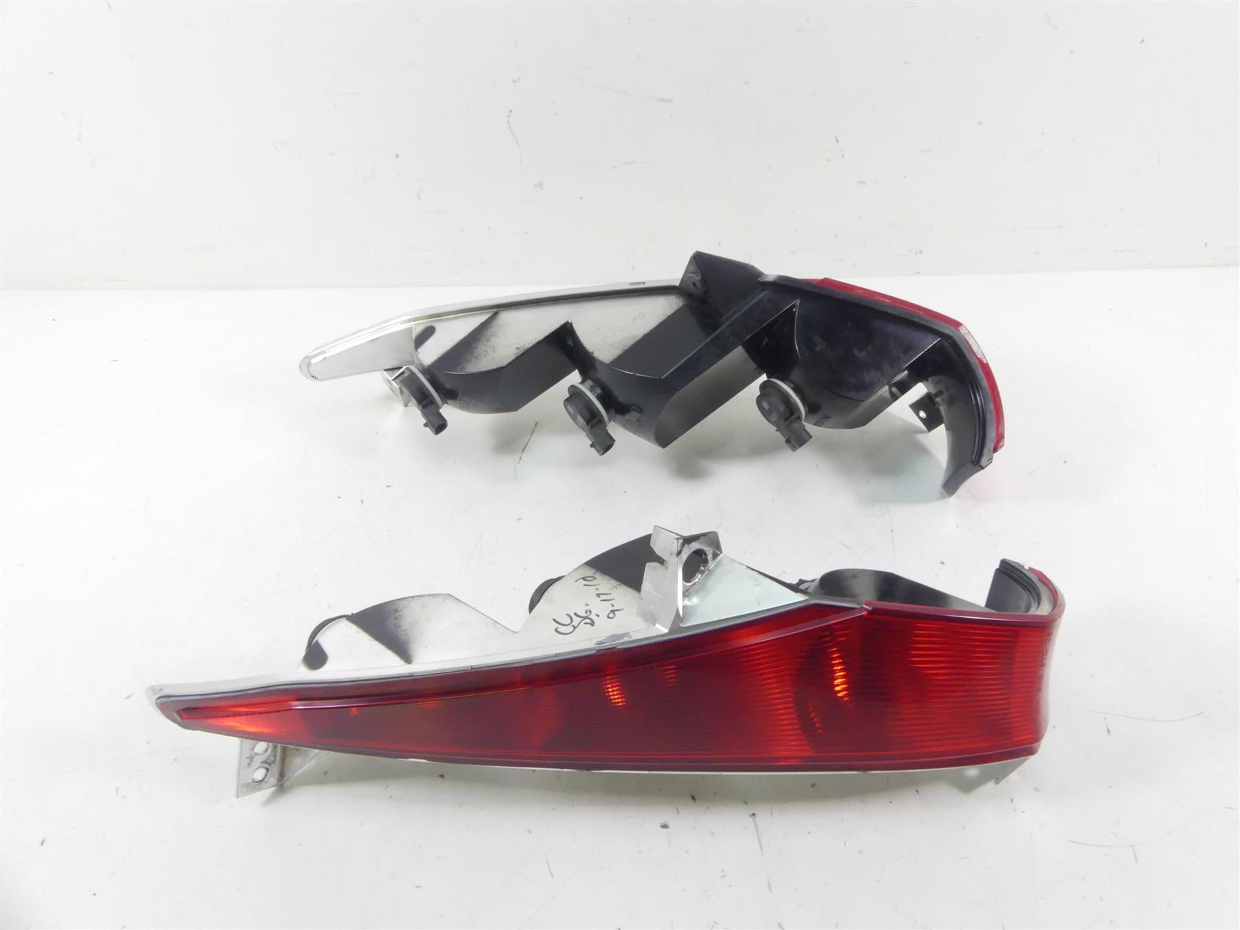 2011 Victory Vision Tour Taillight Tail Light Lamp Lens Set 2410669 2410621