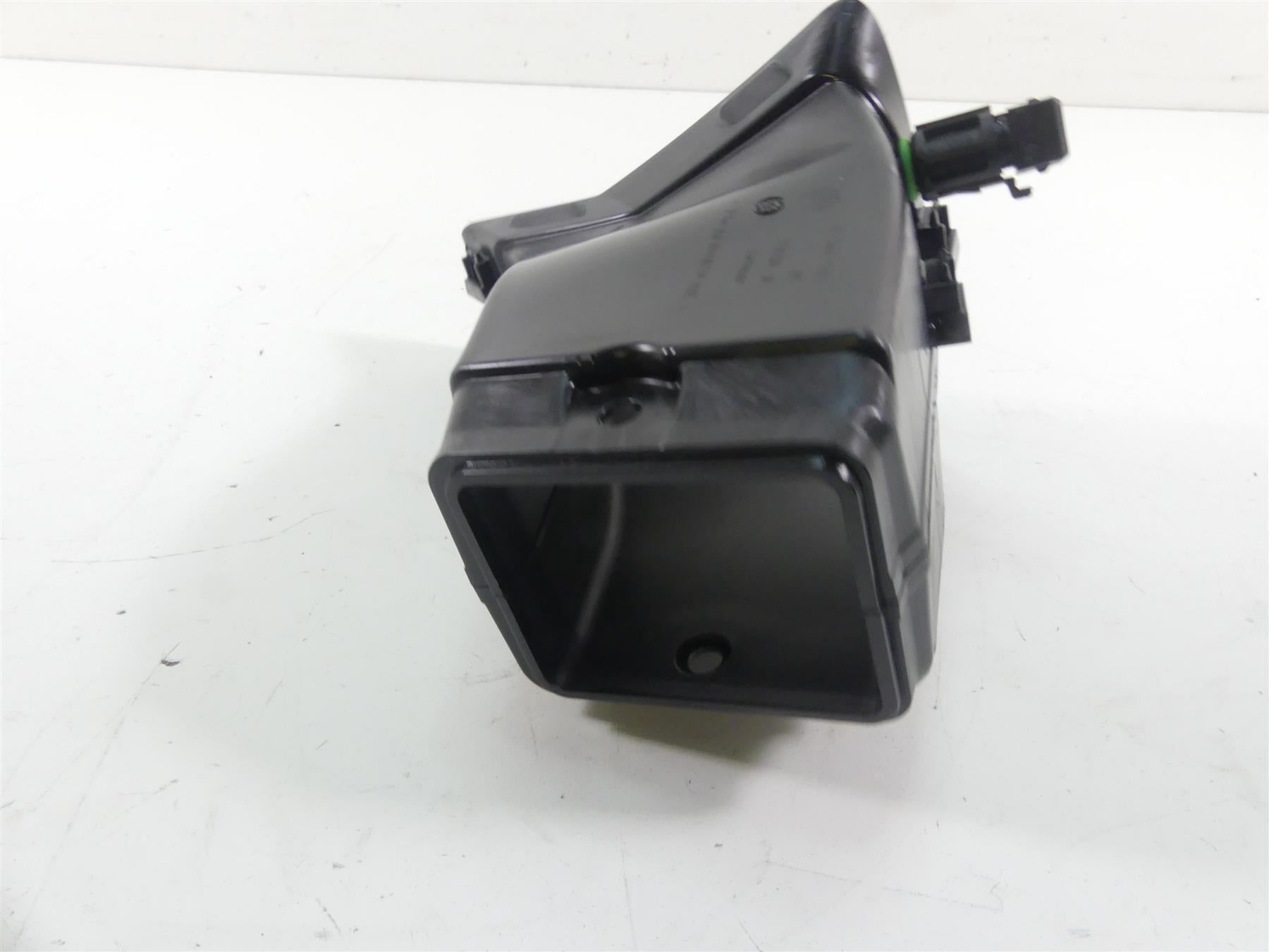 2018 BMW S1000RR K46 Front Center Air Duct Ram Scoop 13718388525 8564533 {{ shop.shopifyCountryName }} - Mototech271