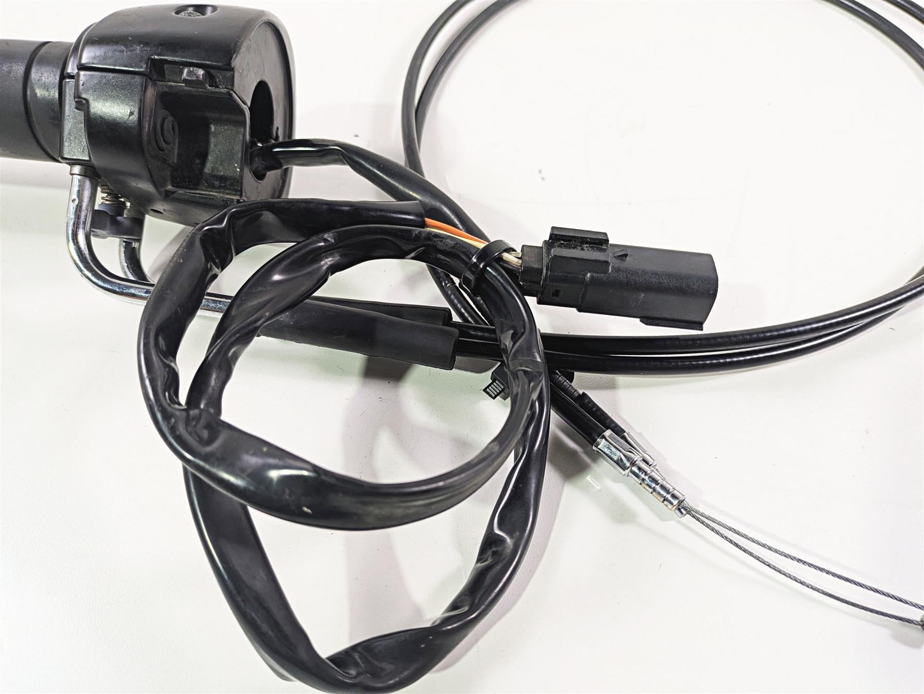 2009 Harley FXDC Dyna Super Glide Right Hand Throttle Control Switch 71684-06A {{ shop.shopifyCountryName }} - Mototech271