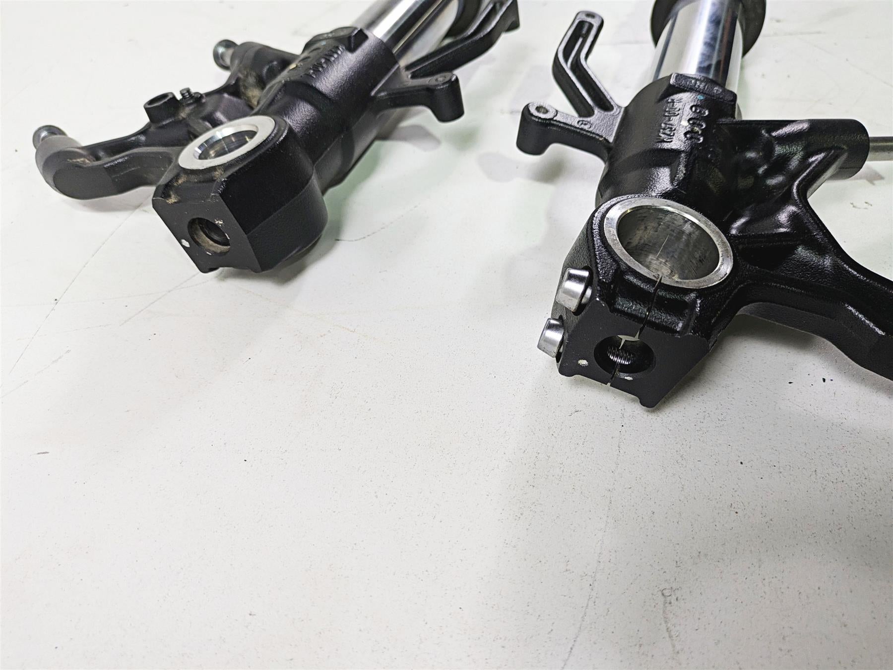 2024 Kawasaki ZX6R ZX636 Ninja Straight Showa Front Fork Leg Set 40mi 44071-1598 {{ shop.shopifyCountryName }} - Mototech271