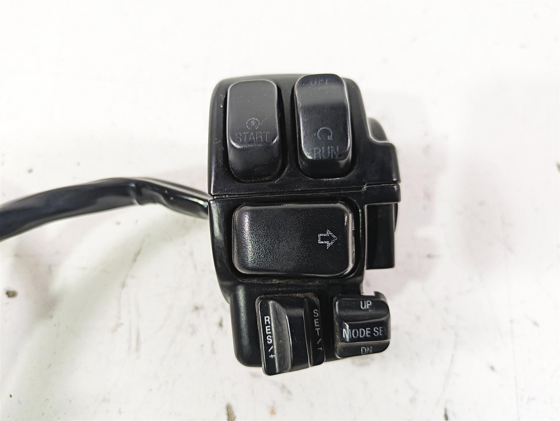 2003 Harley Touring FLHTCUI 100TH E-Glide Right Hand Control Switch 71589-96B {{ shop.shopifyCountryName }} - Mototech271