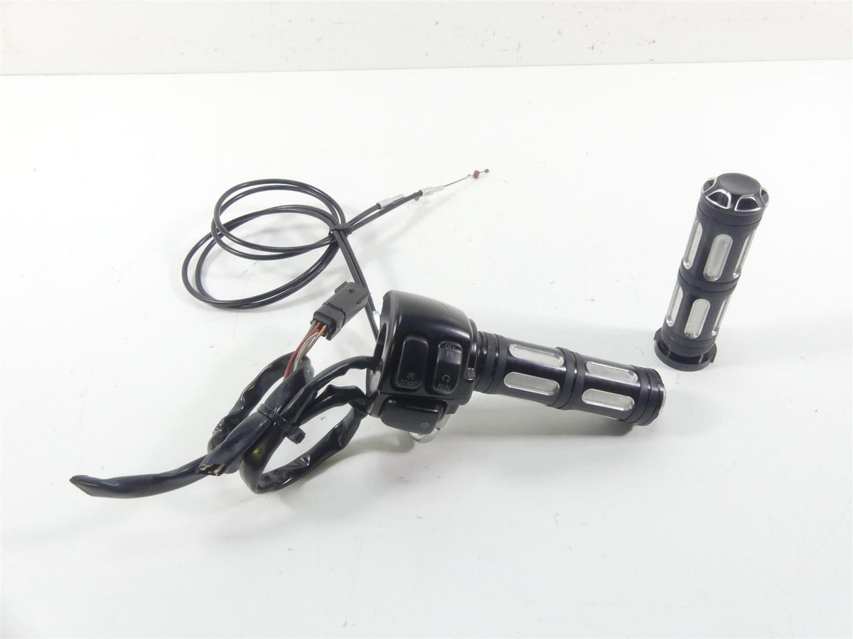 2011 Harley VRSCF Muscle Rod Right Hand Blinker Control Switch - Read 71684-06A {{ shop.shopifyCountryName }} - Mototech271