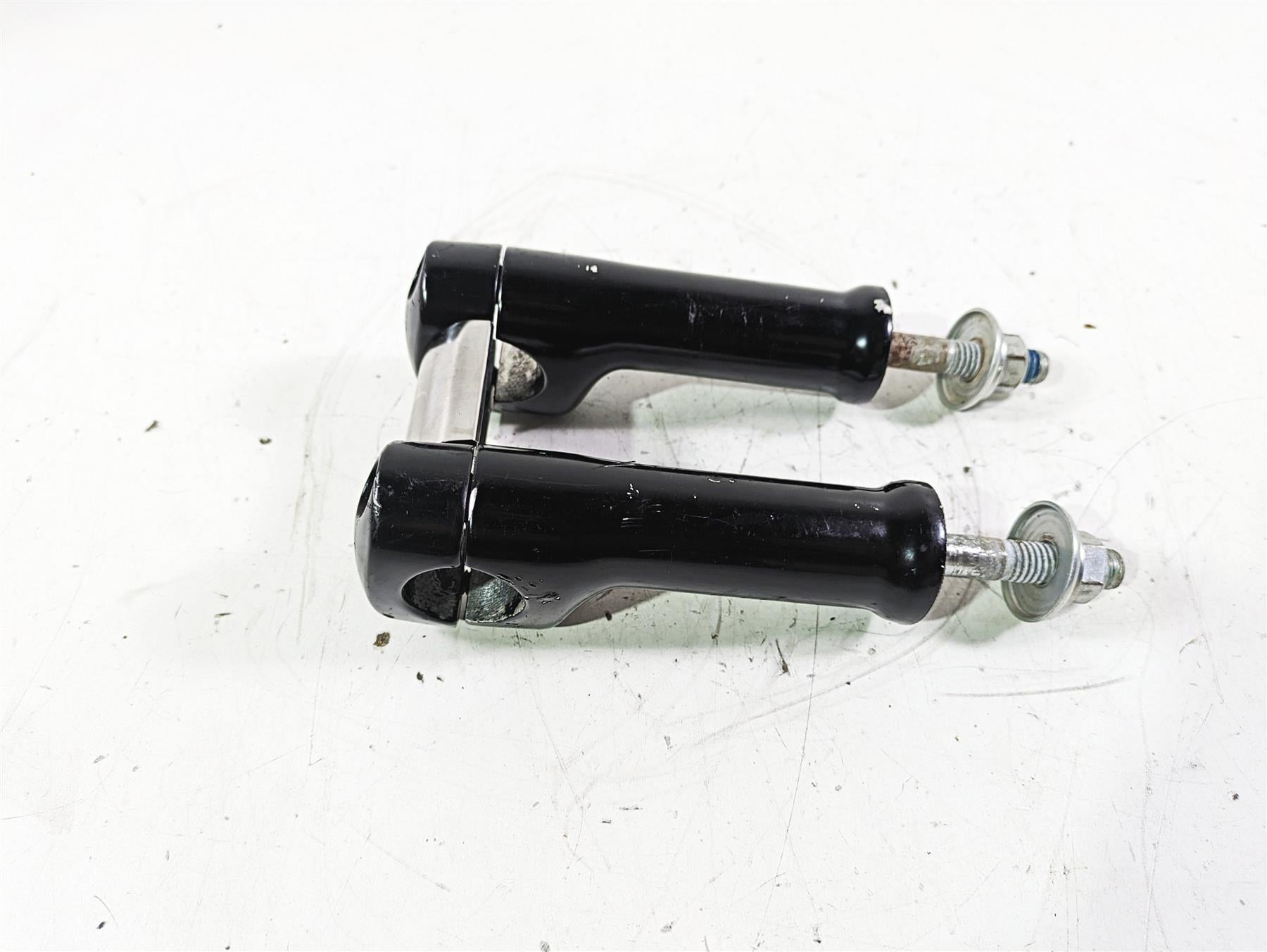 2021 Harley Softail FLSL Slim Handlebar Riser Holder Clamp 55984-07 {{ shop.shopifyCountryName }} - Mototech271