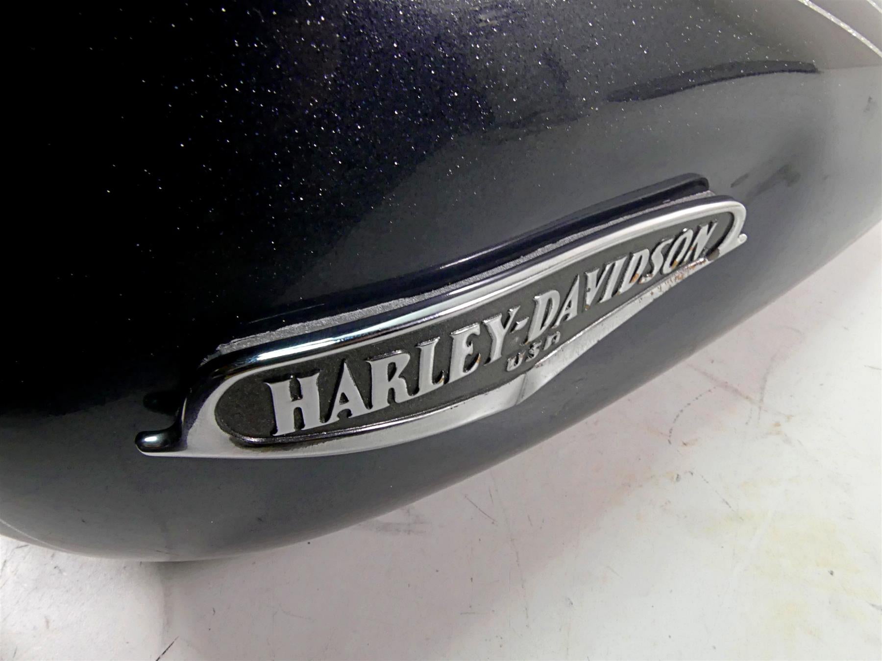 2007 Harley Touring FLHRC Road King Fuel Gas Petrol Tank - Read 61268-03 {{ shop.shopifyCountryName }} - Mototech271