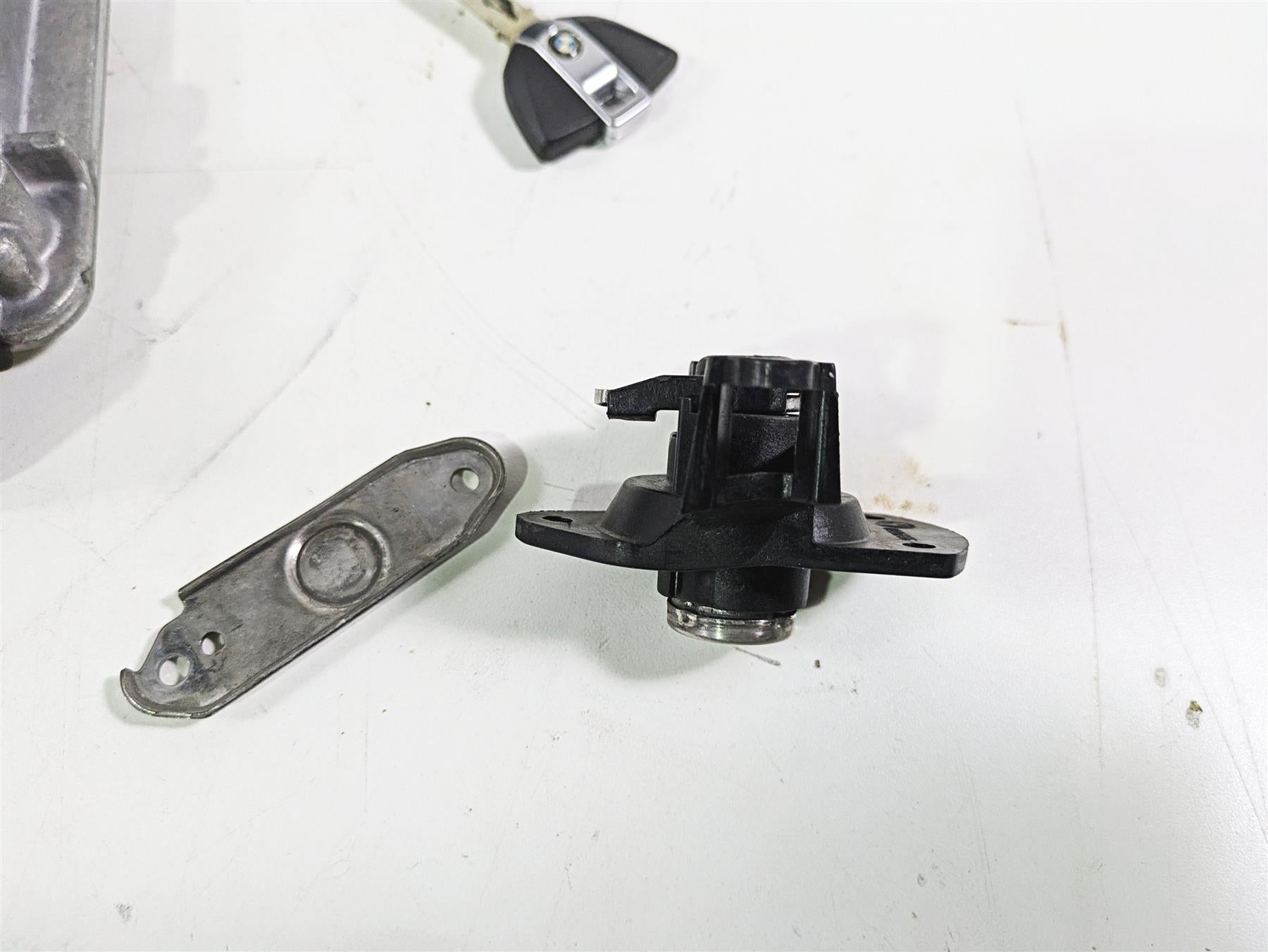 2016 BMW S1000RR K46 Cdi Ignition Switch Set Immobilizer 13618552934 51258540948 {{ shop.shopifyCountryName }} - Mototech271