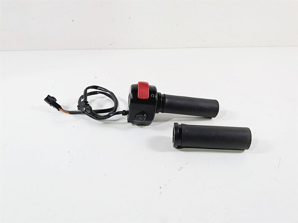 2014 Suzuki M109R VZR1800 Boulevard Right Hand Control Switch 37200-06J00 {{ shop.shopifyCountryName }} - Mototech271