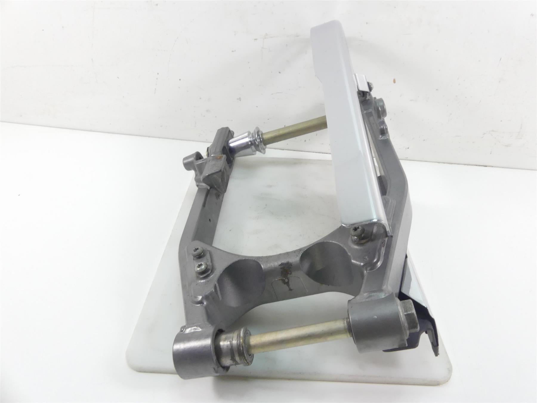 2009 Harley Dyna FXDF SE CVO Fat Bob Rear Swingarm & Axle & Belt Guards 48656-09 {{ shop.shopifyCountryName }} - Mototech271
