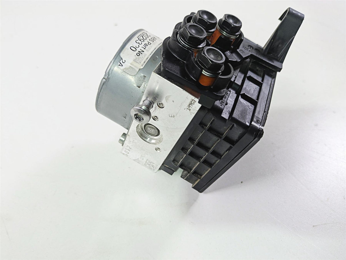 2024 Triumph Street Triple 765 R Abs Brake Pump Unit Module - Read T2029325 {{ shop.shopifyCountryName }} - Mototech271
