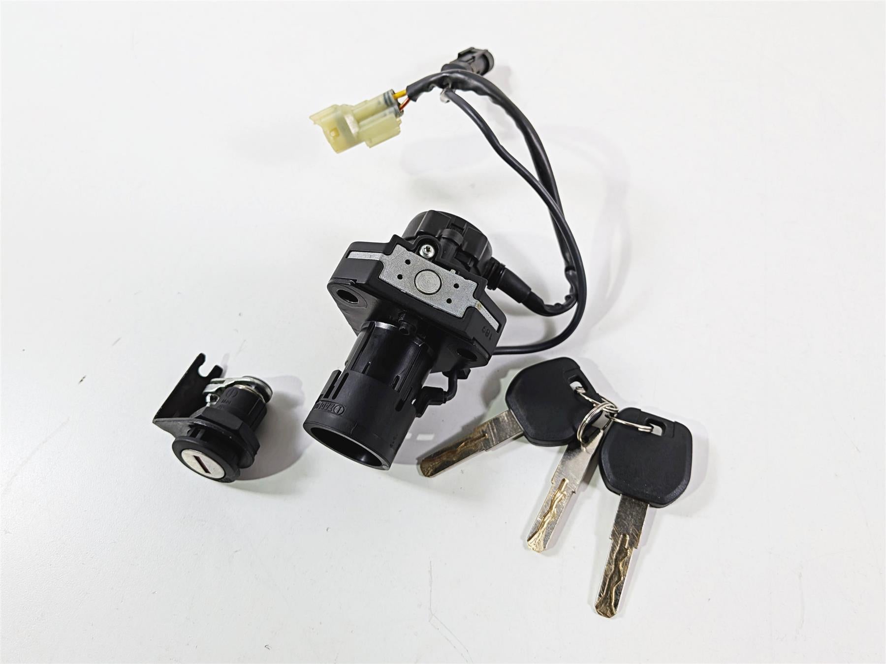 2019 Ducati Panigale V4S V4 S Corse Ignition Switch Key Lock Set 59822131B {{ shop.shopifyCountryName }} - Mototech271