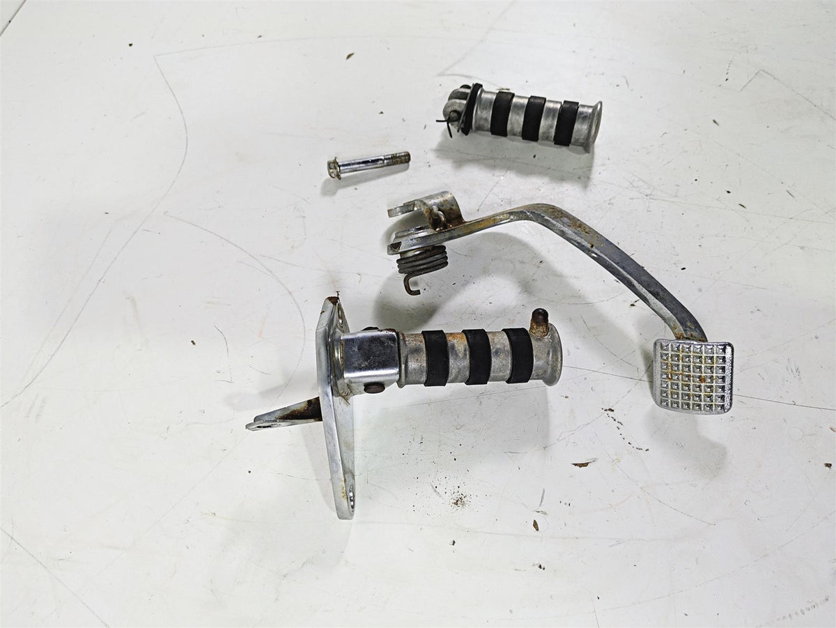 2002 Honda VT1100 Shadow Sabre Right Foot Pegs & Brake Pedal Set 50615-MCK-A00 {{ shop.shopifyCountryName }} - Mototech271