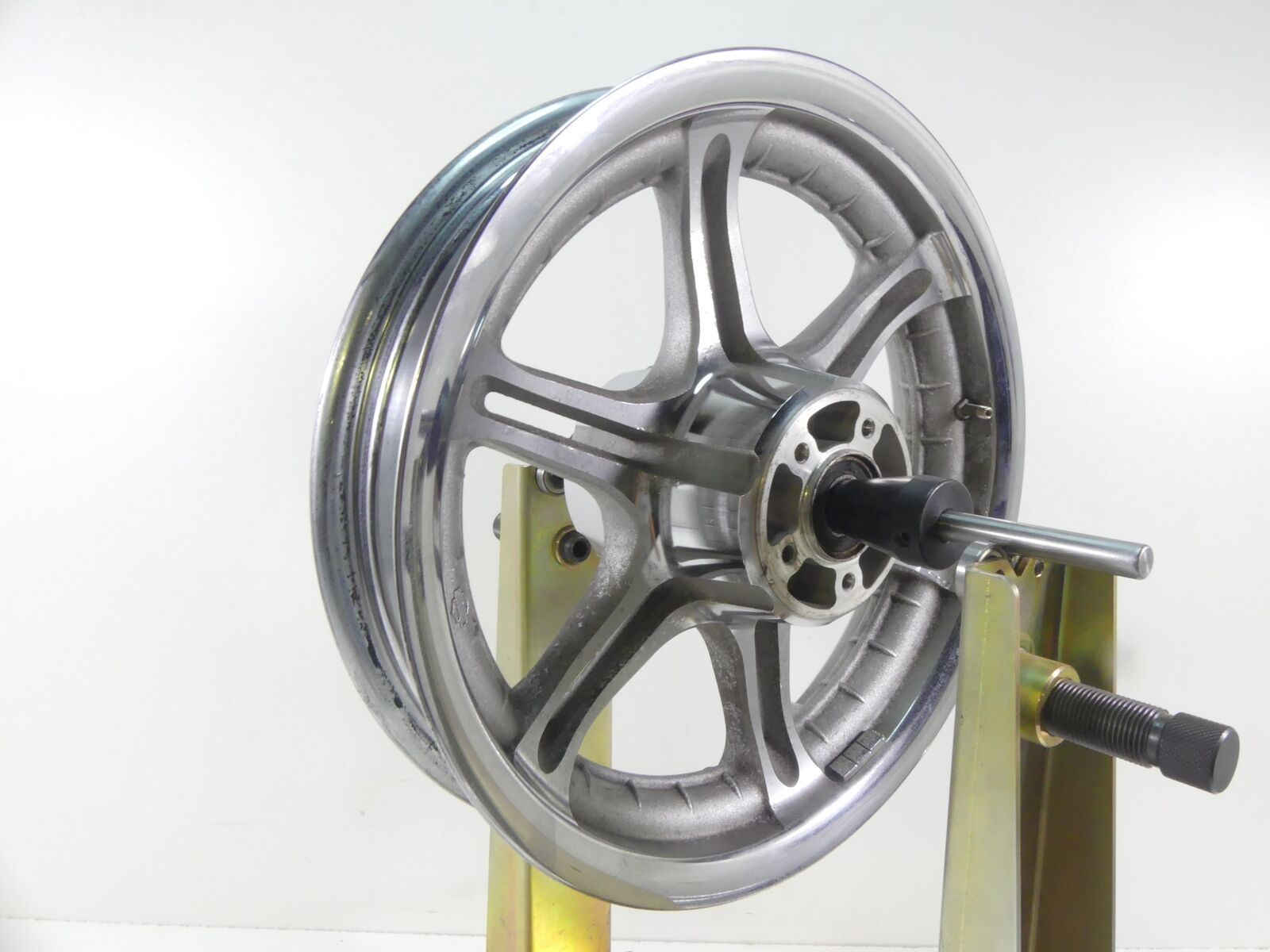 2006 Harley Touring FLHTCU SE CVO Straight Front Wheel Rim 16x3 43920-02 {{ shop.shopifyCountryName }} - Mototech271