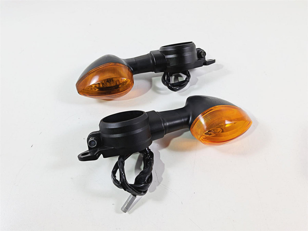 2009 Yamaha VMX17 V-Max 1700 Front Blinker Turn Signal Set 2S3-83310-10-00-Mototech271