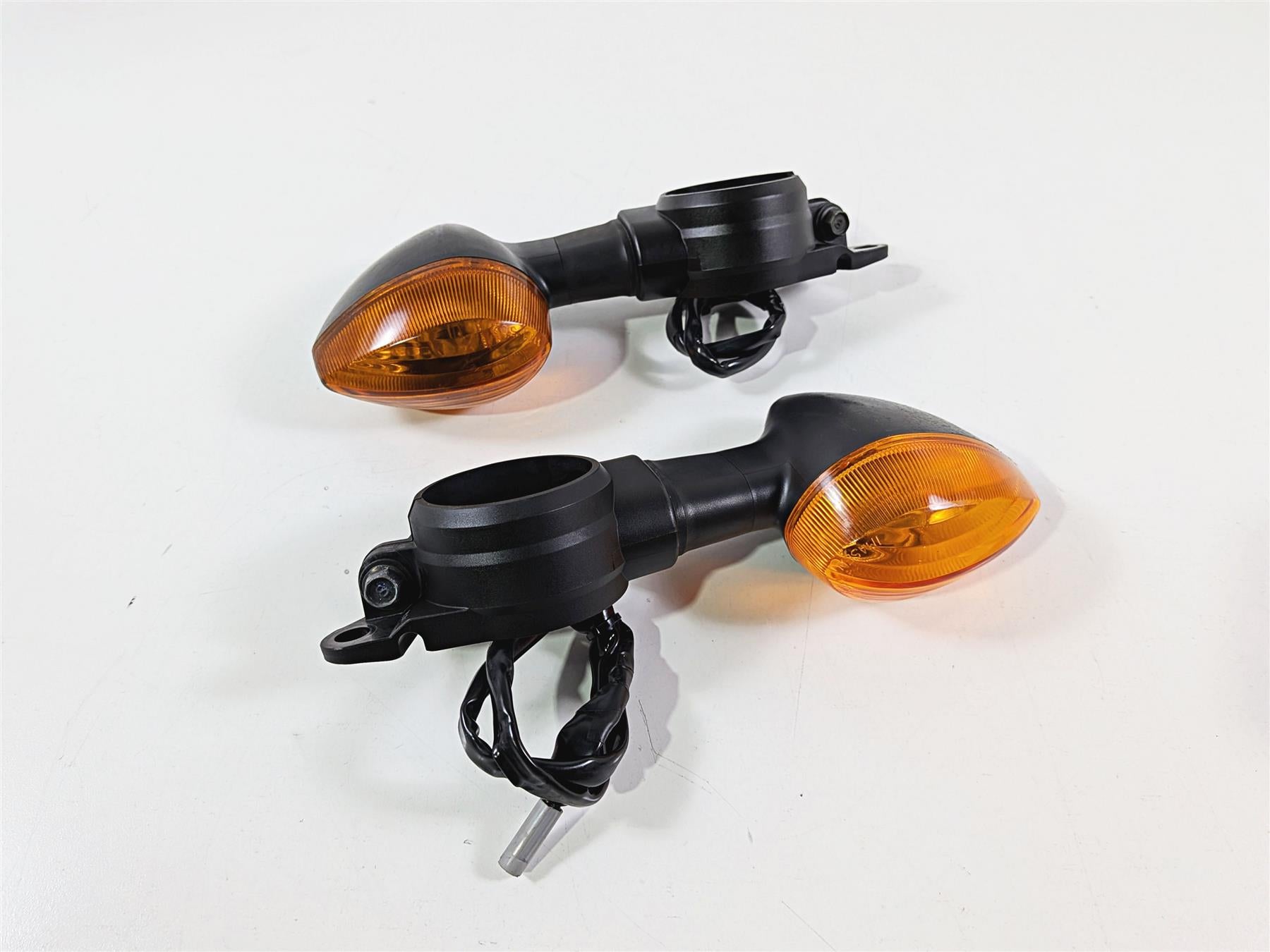 2009 Yamaha VMX17 V-Max 1700 Front Blinker Turn Signal Set 2S3-83310-10-00-Mototech271