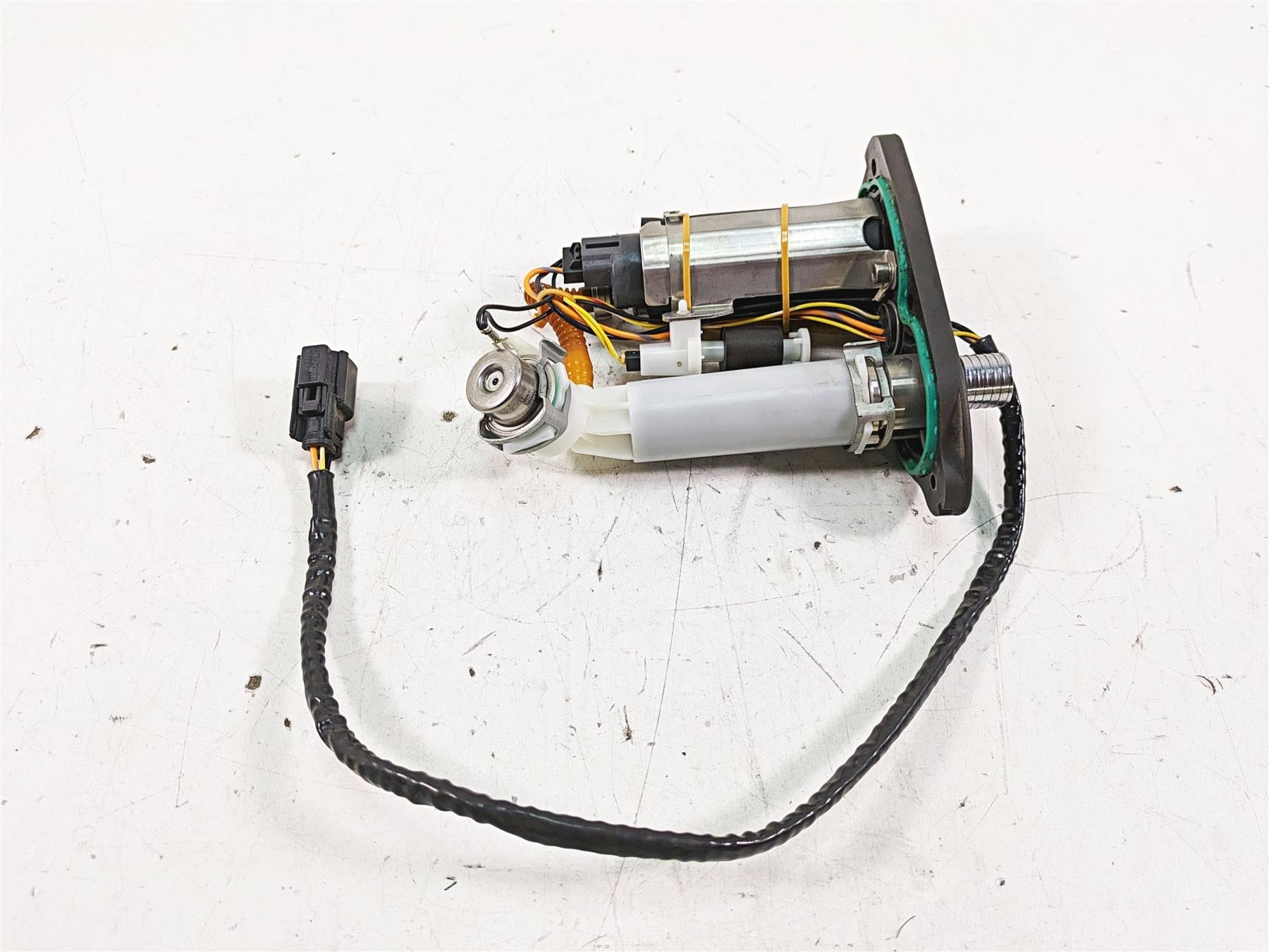 2017 Harley XL883 N Sportster Iron Fuel Gas Petrol Pump - Tested 75268-07F {{ shop.shopifyCountryName }} - Mototech271