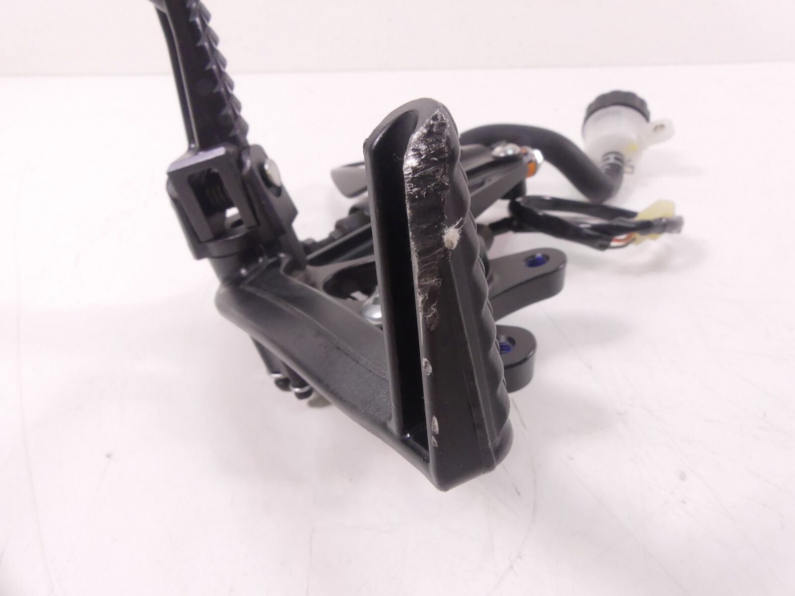 2018 Suzuki GSXR750 Right Front Driver Footpeg Brake Pedal Set 43511-14J10 {{ shop.shopifyCountryName }} - Mototech271