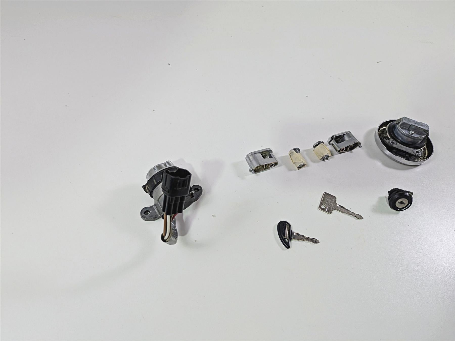 2008 Kawasaki VN1600 Vulcan Nomad Ignition Switch Key Lock Set 27045-5285 {{ shop.shopifyCountryName }} - Mototech271