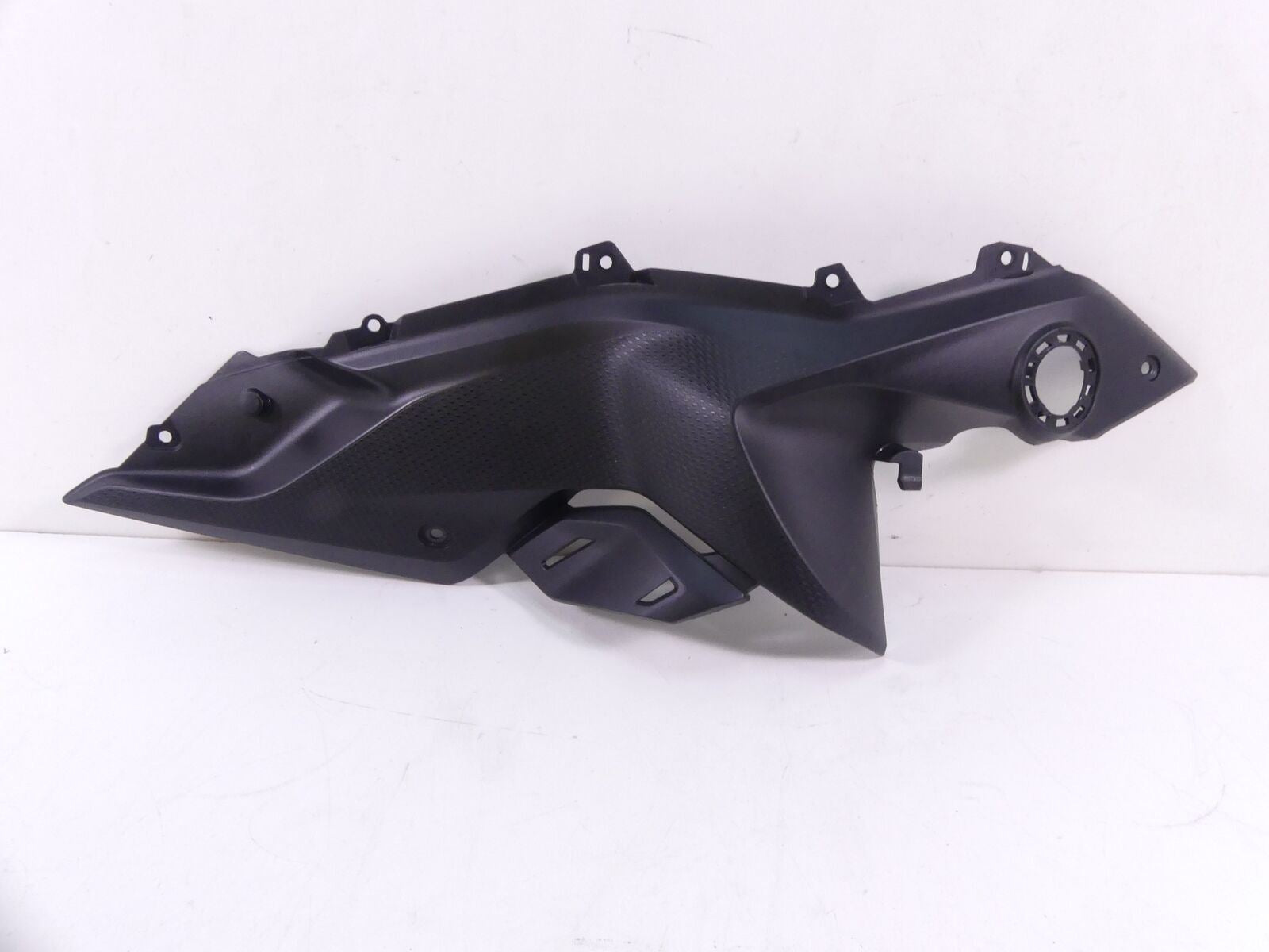 2016 BMW R1200RS K54 Between Leg Right Side Fairing 46638545320 {{ shop.shopifyCountryName }} - Mototech271