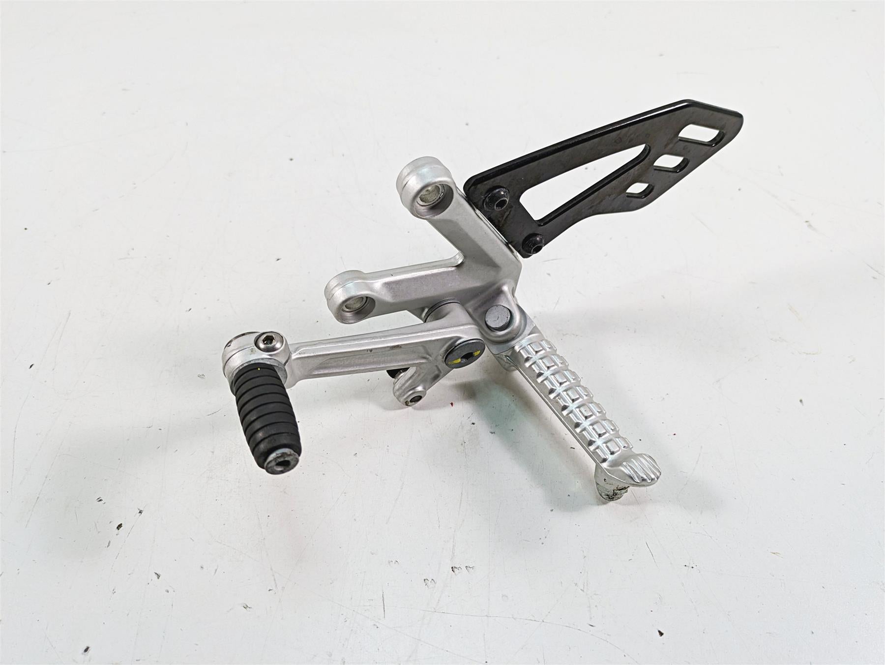 2020 Aprilia Tuono V4 Factory Left Front Footpeg & Shifter 897829 {{ shop.shopifyCountryName }} - Mototech271