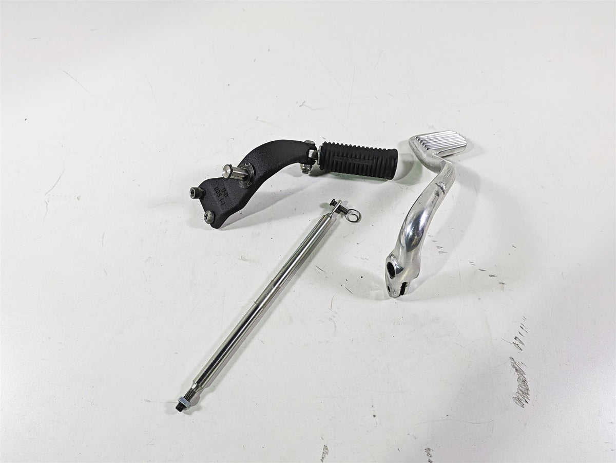 2017 Harley Dyna FXDB Street Bob Front Right Mid Footpeg & Brake Pedal 50666-07 {{ shop.shopifyCountryName }} - Mototech271