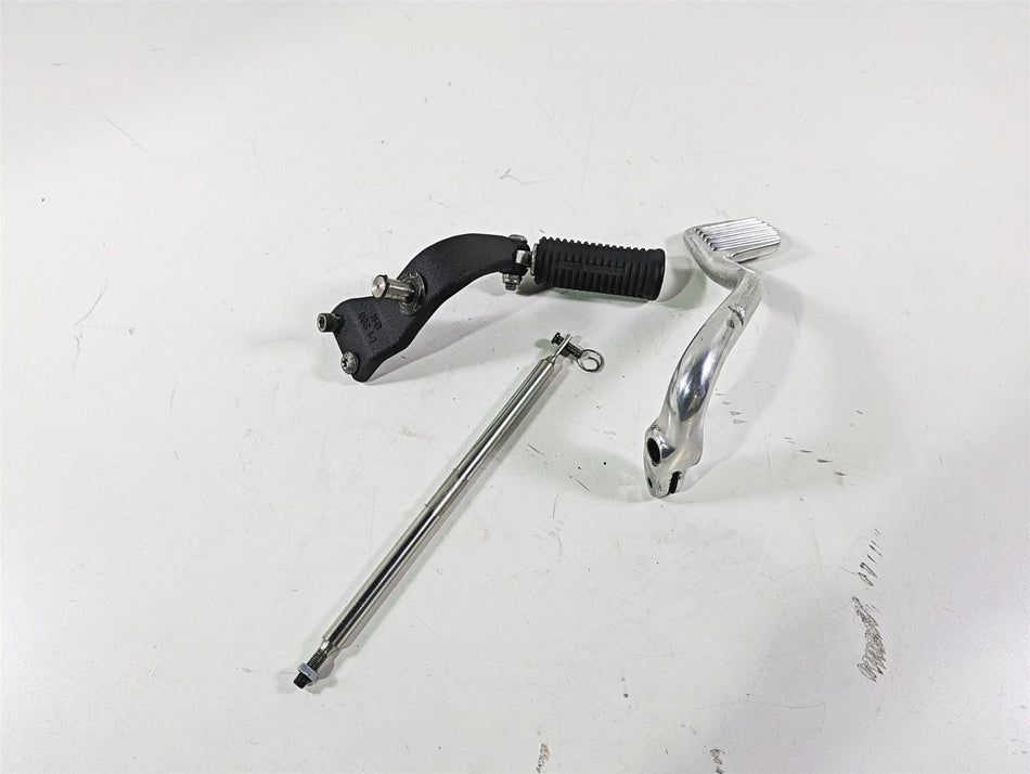 2017 Harley Dyna FXDB Street Bob Front Right Mid Footpeg & Brake Pedal 50666-07 {{ shop.shopifyCountryName }} - Mototech271