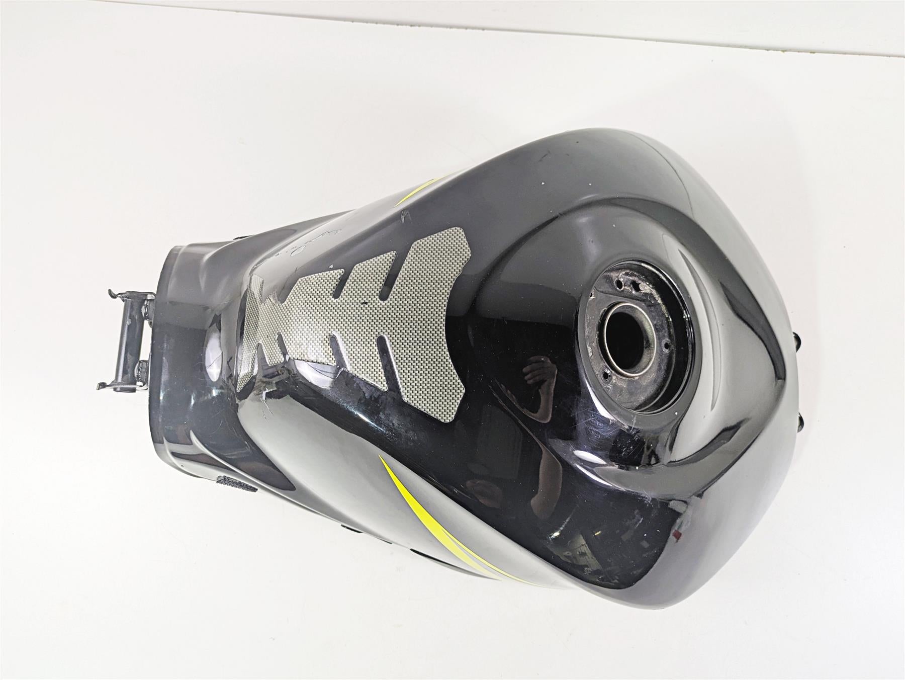 2006 Suzuki GSXR1000 K6 Fuel Gas Petrol Tank - No Dents 44100-41G30 {{ shop.shopifyCountryName }} - Mototech271