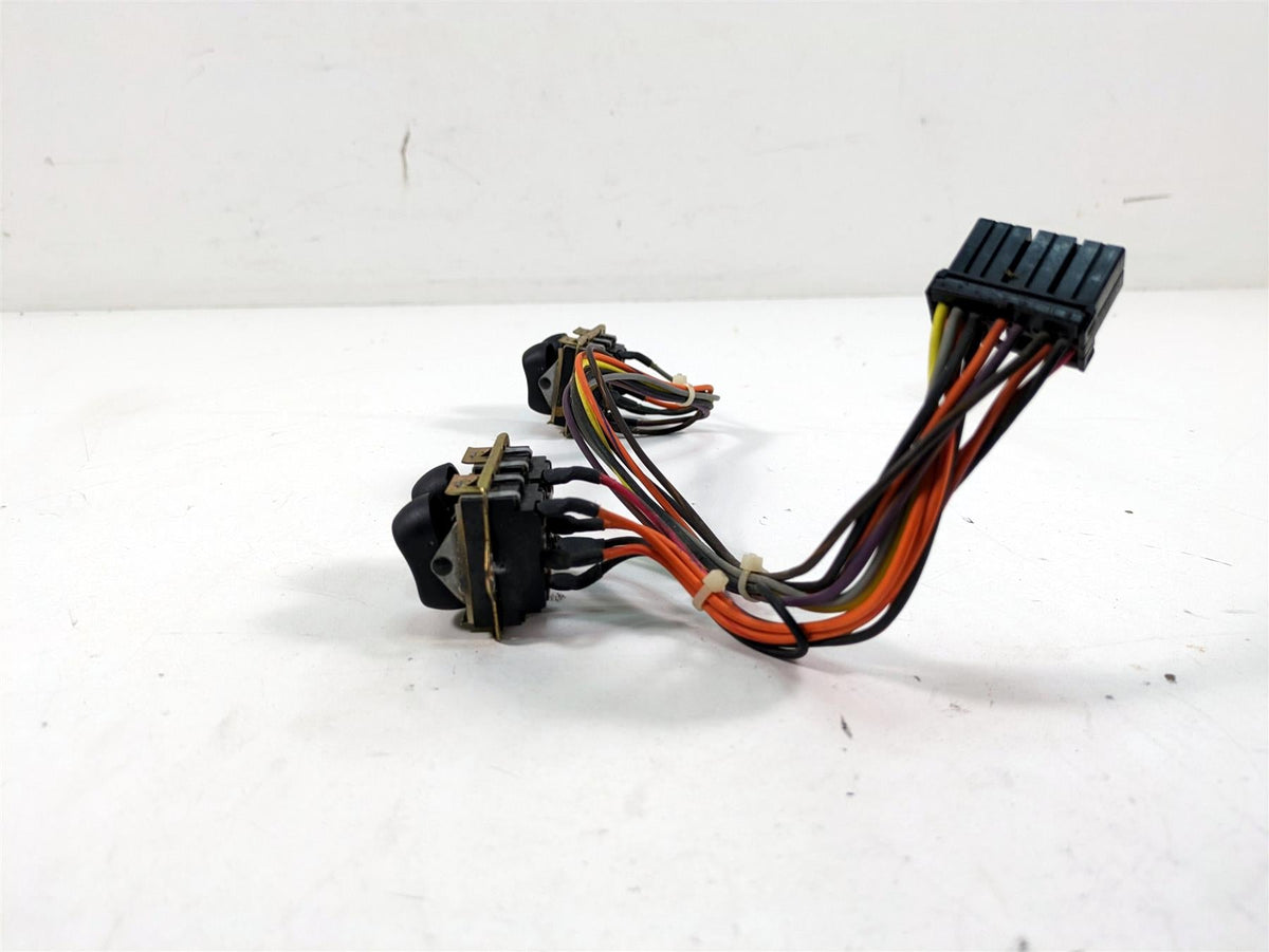 2006 Harley Touring FLHTCUI Electra Glide Auxiliary Switches Set 70279-98 {{ shop.shopifyCountryName }} - Mototech271