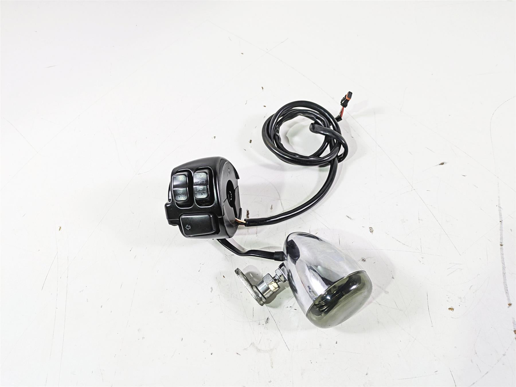 2015 Harley FXDL Dyna Low Rider Left Hand Control Switch 72943-12A {{ shop.shopifyCountryName }} - Mototech271