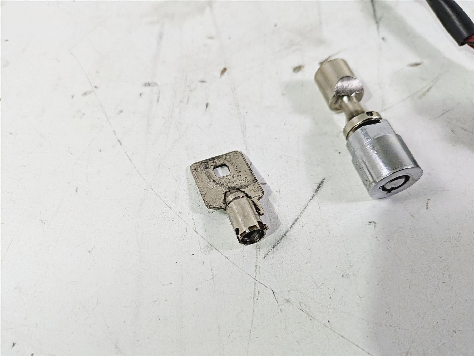 2002 Harley Dyna FXDL Low Rider Ignition Switch Key Lock Set - Read 71705-97 {{ shop.shopifyCountryName }} - Mototech271