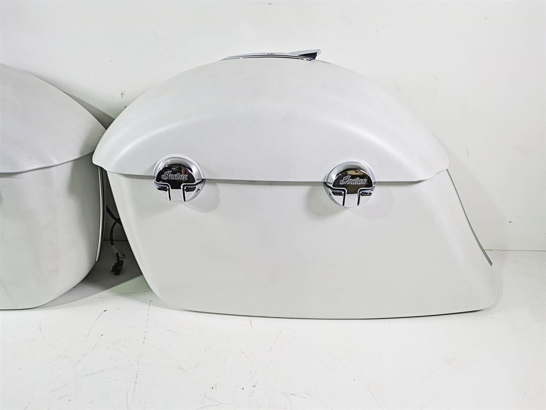 2018 Indian Chieftain Limited Left Saddlebag Saddle Bag Set 5451493 5451494 {{ shop.shopifyCountryName }} - Mototech271