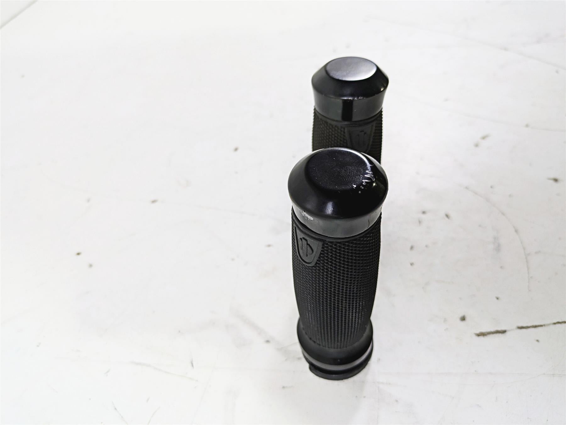 2016 Harley Touring FLTRX Road Glide Get-A-Grip Magnum Hand Grip Set 56100036 {{ shop.shopifyCountryName }} - Mototech271