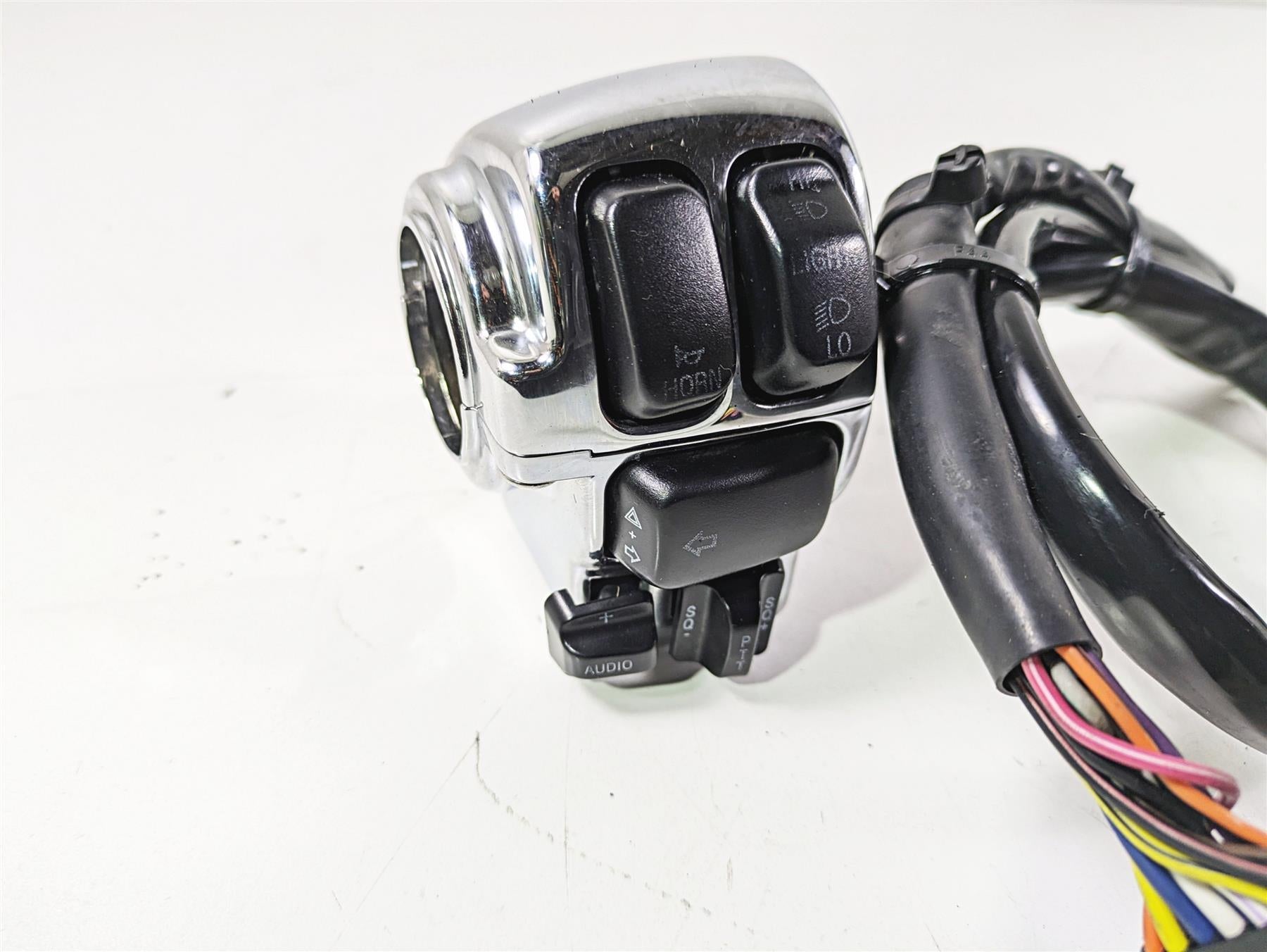 2007 Harley Touring FLHTCU SE CVO E-Glide Chrome Hand Control Switches 71682-06A {{ shop.shopifyCountryName }} - Mototech271