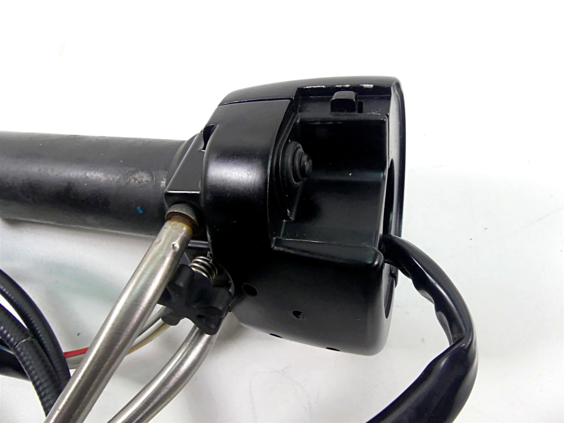 2005 Harley Sportster XL1200 C Right Hand Control Switch 71684-06A 71683-06A {{ shop.shopifyCountryName }} - Mototech271