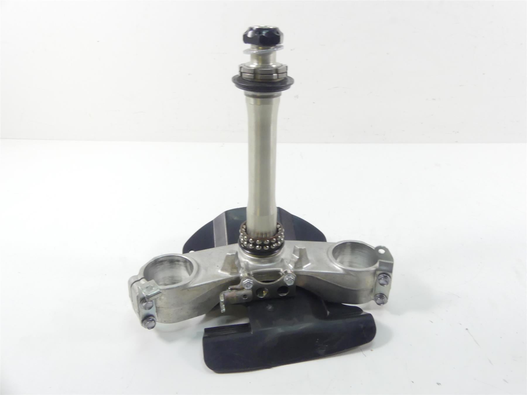 2019 Kawasaki ZX1400 ZX-14R Ninja Lower Triple Tree Steering Clamp 44037-0039 {{ shop.shopifyCountryName }} - Mototech271
