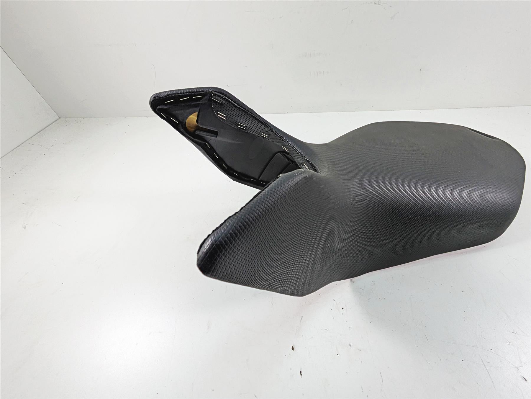 2011 Ducati Hypermotard 1100 Evo SP Seat Saddle 59520902A {{ shop.shopifyCountryName }} - Mototech271