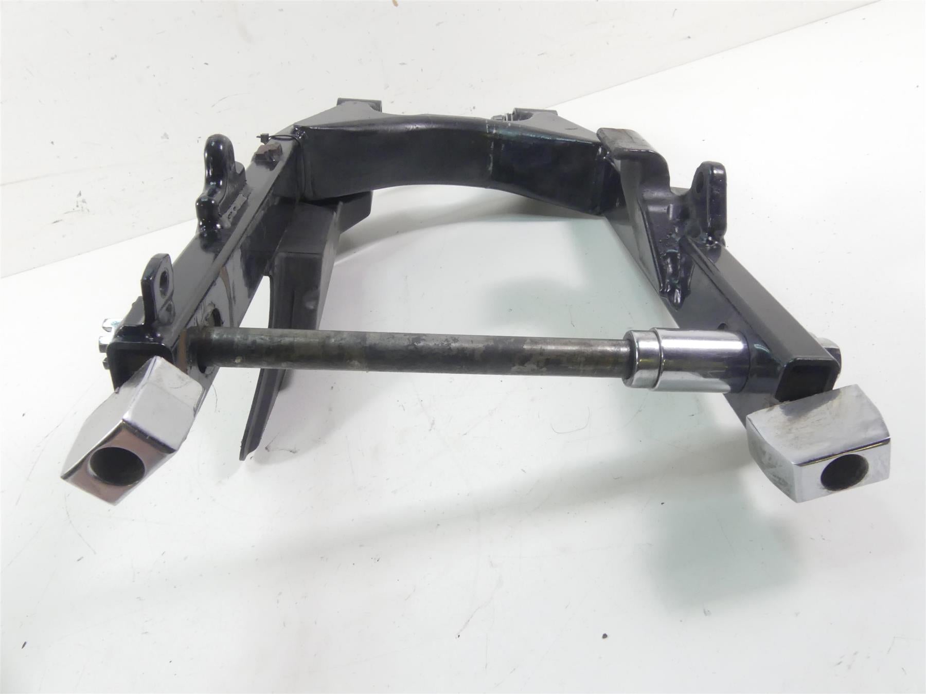2004 Harley FXDWGI Dyna Wide Glide Rear Swingarm Swing Arm + 3/4" Axle 47820-00A {{ shop.shopifyCountryName }} - Mototech271