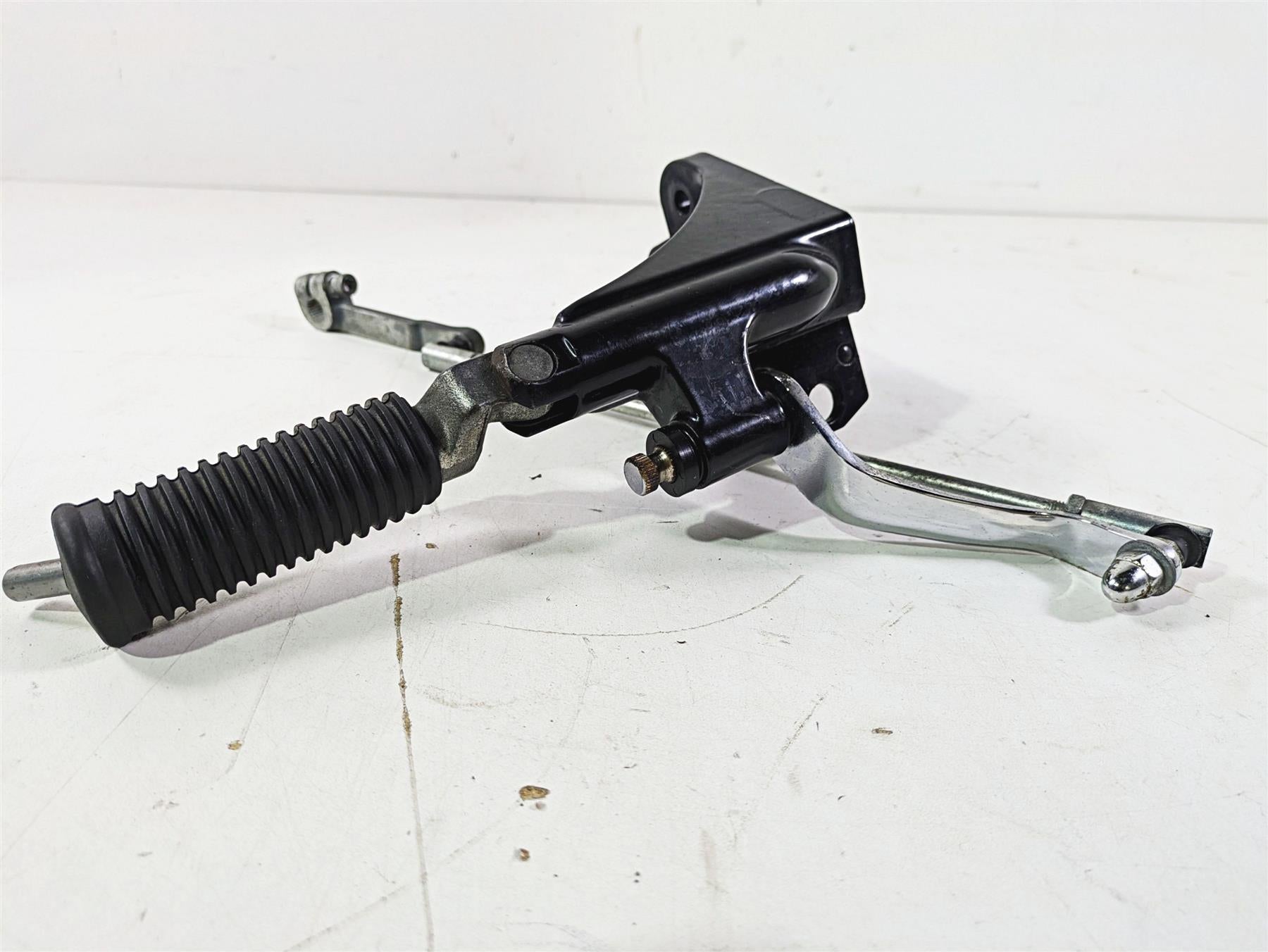 2009 Harley FXCWC Softail Rocker Left Front Foot Peg Shifter Parts Set 33683-07A {{ shop.shopifyCountryName }} - Mototech271