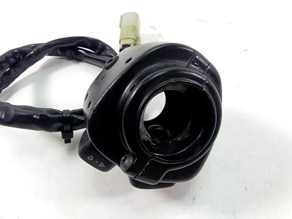 2015 Harley VRSCF Muscle V-Rod Left Hand Blinker Control Switch - Read 71682-06A {{ shop.shopifyCountryName }} - Mototech271