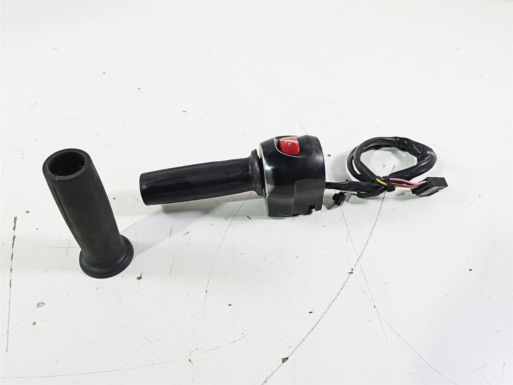 2012 Victory Cross Country Right Control Switch & Throttle 4011357 {{ shop.shopifyCountryName }} - Mototech271