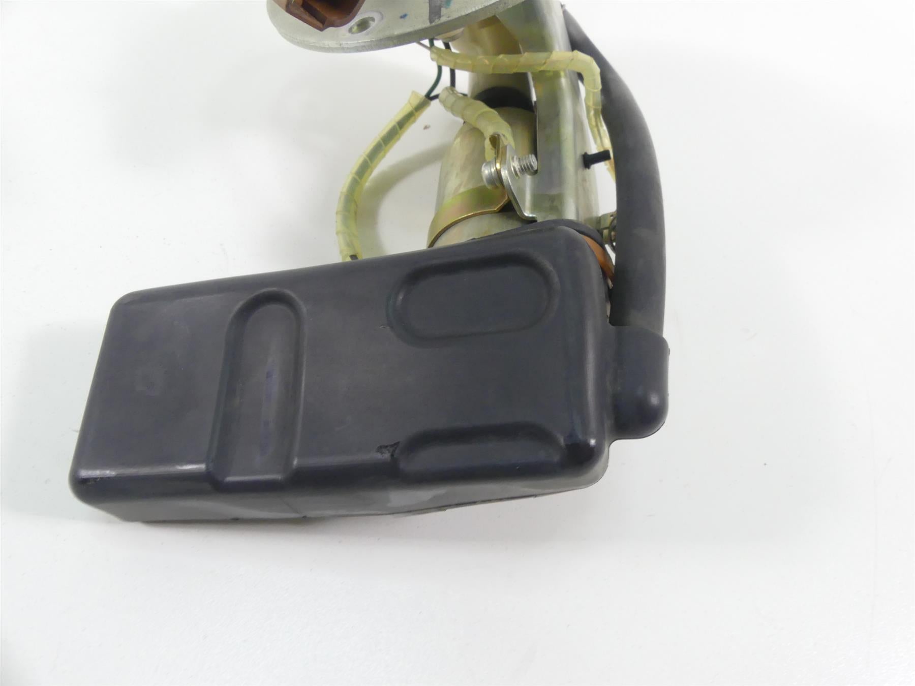 2007 Suzuki M109R VZR1800 Boulevard Fuel Gas Petrol Pump -Tested 15100-48G11 {{ shop.shopifyCountryName }} - Mototech271