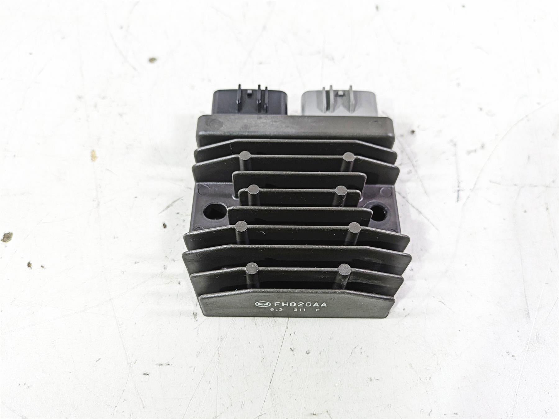 2020 Triumph Street Scrambler 900 Rectifier Voltage Regulator FH020AA 1300675 {{ shop.shopifyCountryName }} - Mototech271