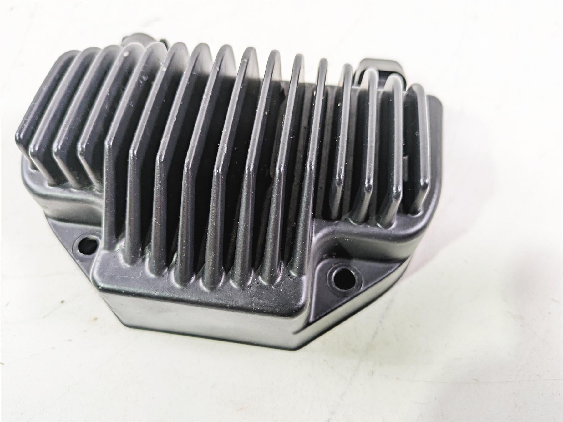2011 Harley FXDC Dyna Super Glide Rectifier Voltage Regulator 74631-08 {{ shop.shopifyCountryName }} - Mototech271