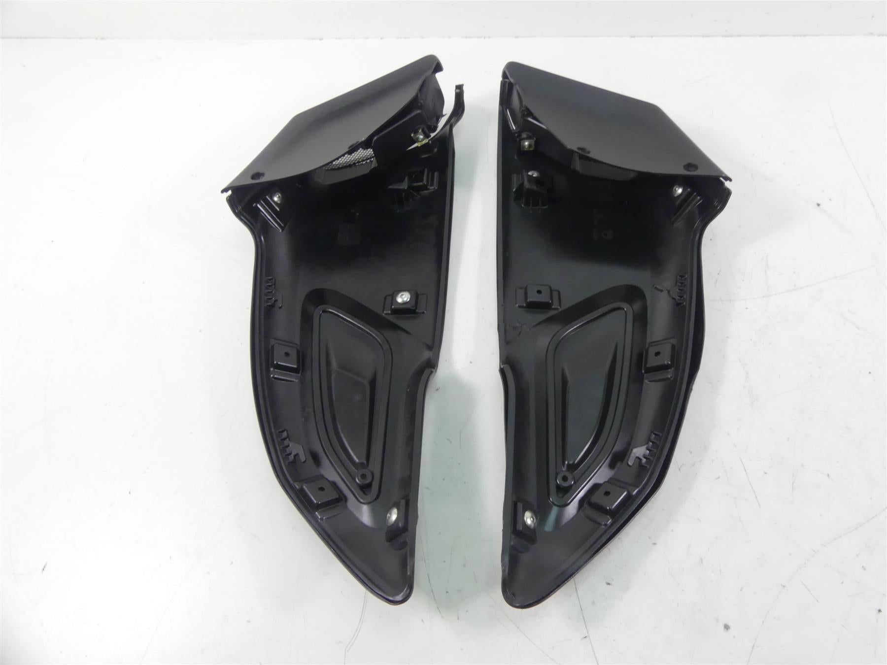 2015 Ducati Diavel Carbon Red Right Left Air Duct Cover Set - Read 48017031AA {{ shop.shopifyCountryName }} - Mototech271