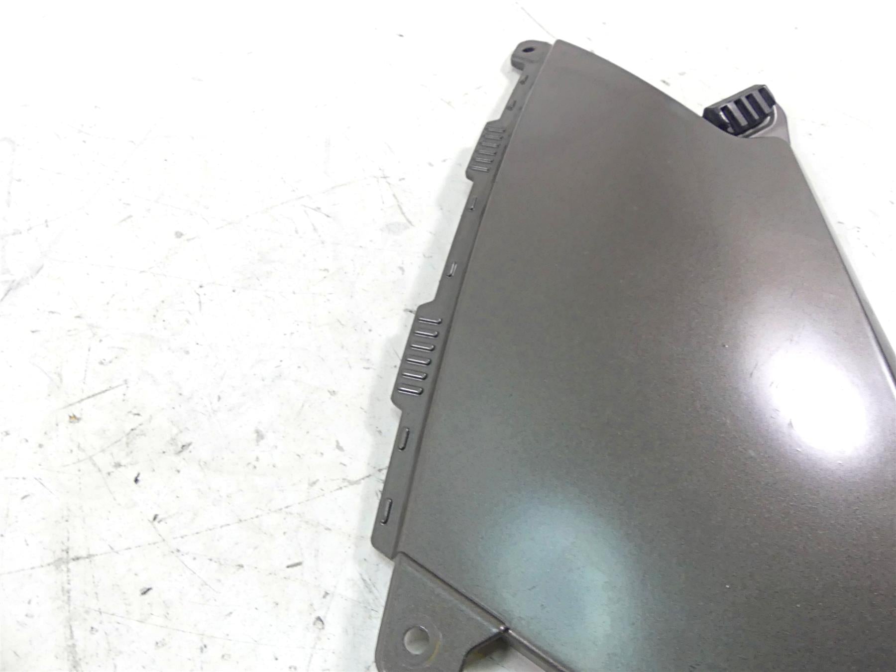 2009 BMW R1200 GS K25 Left Between Leg Side Cover Fairing 46637693433 {{ shop.shopifyCountryName }} - Mototech271