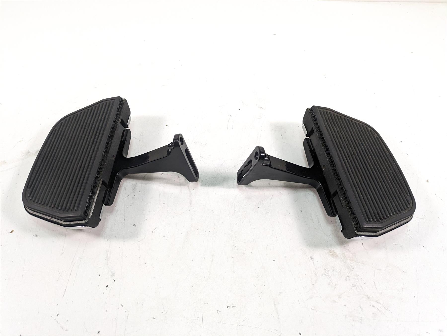 2014 Harley Touring FLHTK Electra Glide Rear Passenger Floor Board Set 52719-10