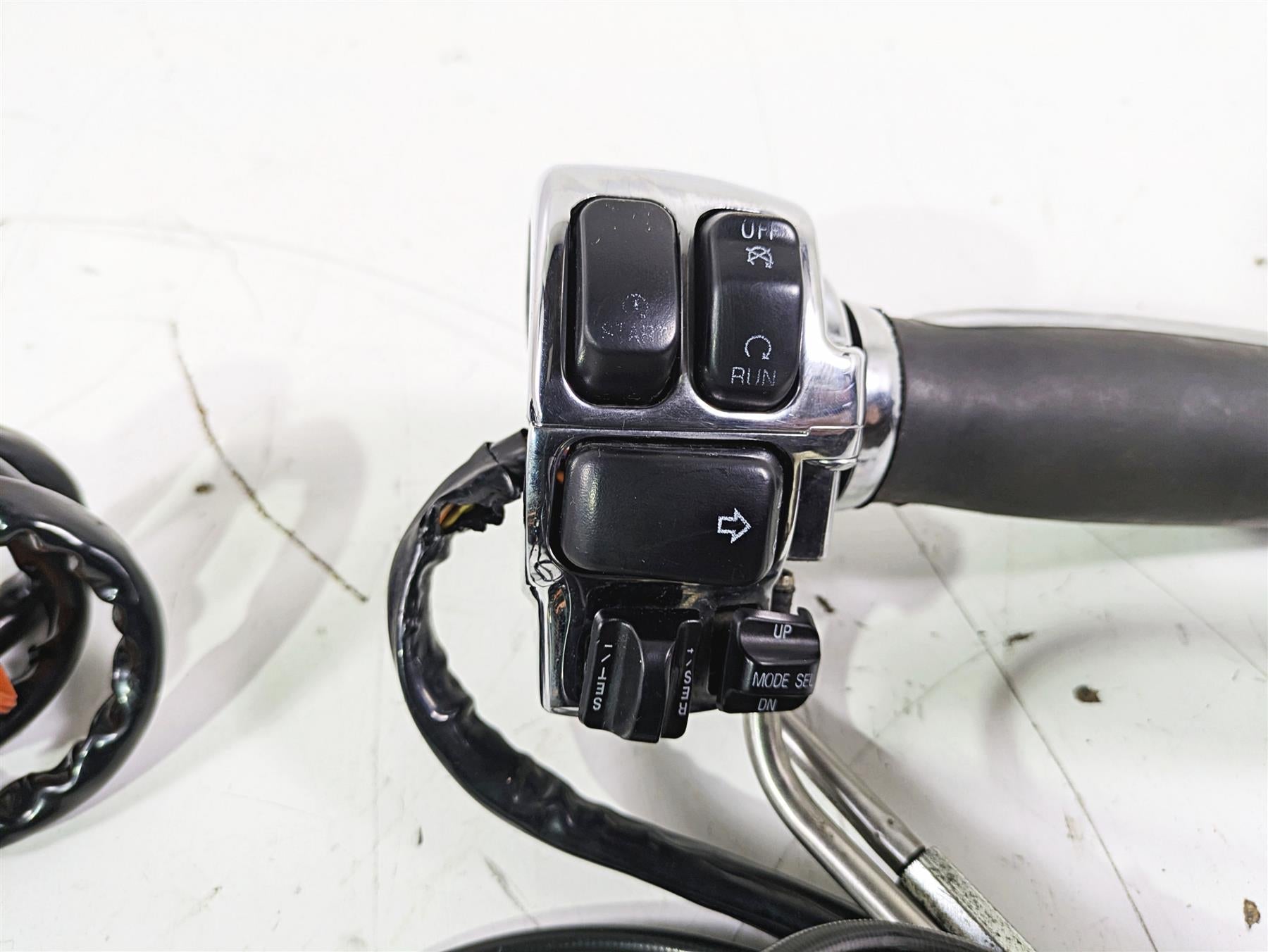 2003 Harley Touring FLHTCUI E-Glide 100th Chrome Control Switch Set 71597-96 {{ shop.shopifyCountryName }} - Mototech271