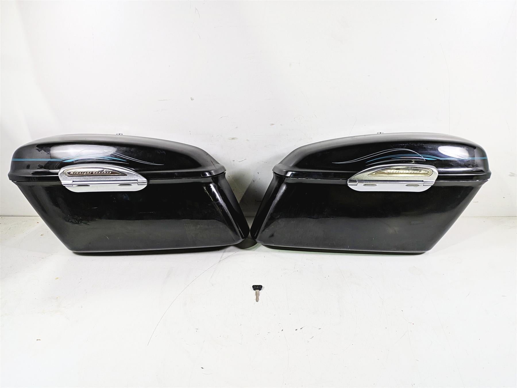 2004 Yamaha XVZ1300 Royal Star Left Right Saddlebag Set 4XY-Y2843-1C-P0 {{ shop.shopifyCountryName }} - Mototech271